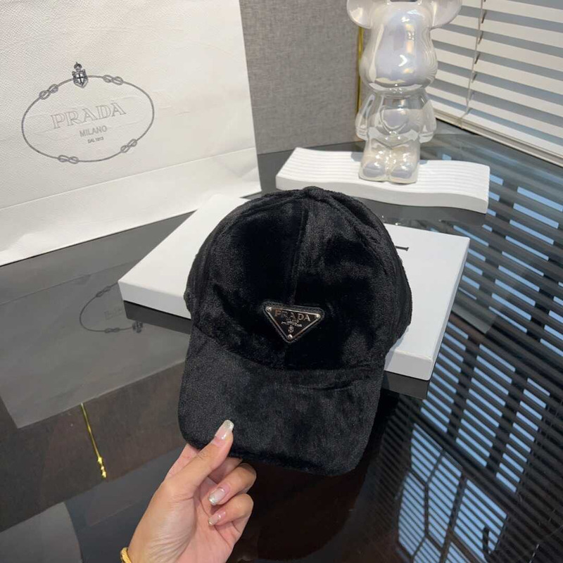 Pra*a velvet baseball cap black