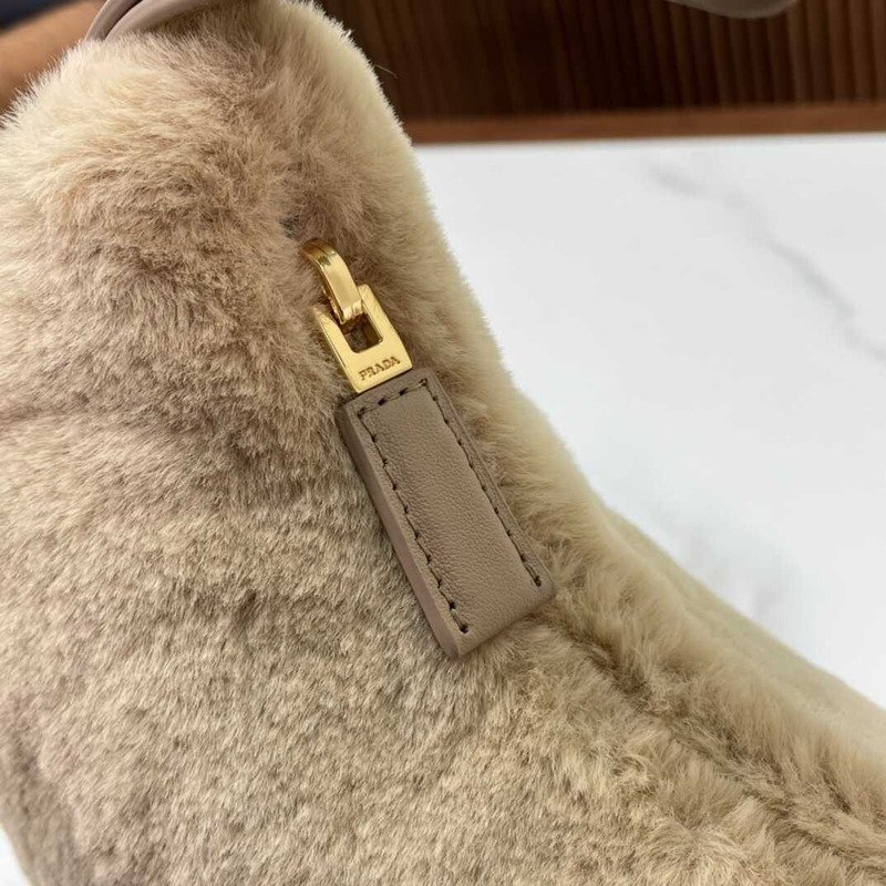 Pra*a arqué shearling and leather shoulder bag beige