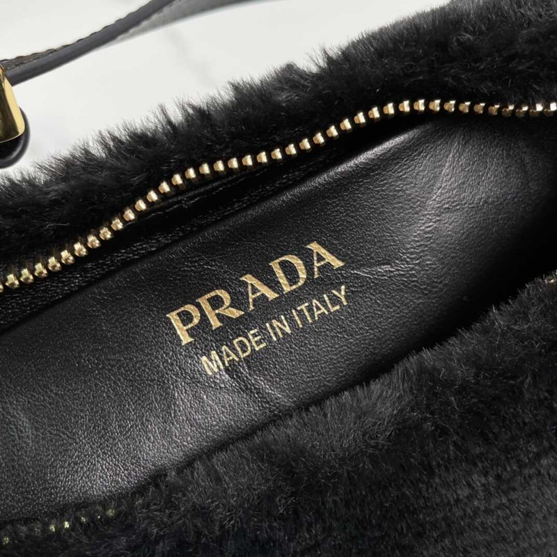 Pra*a arqué shearling and leather shoulder bag black