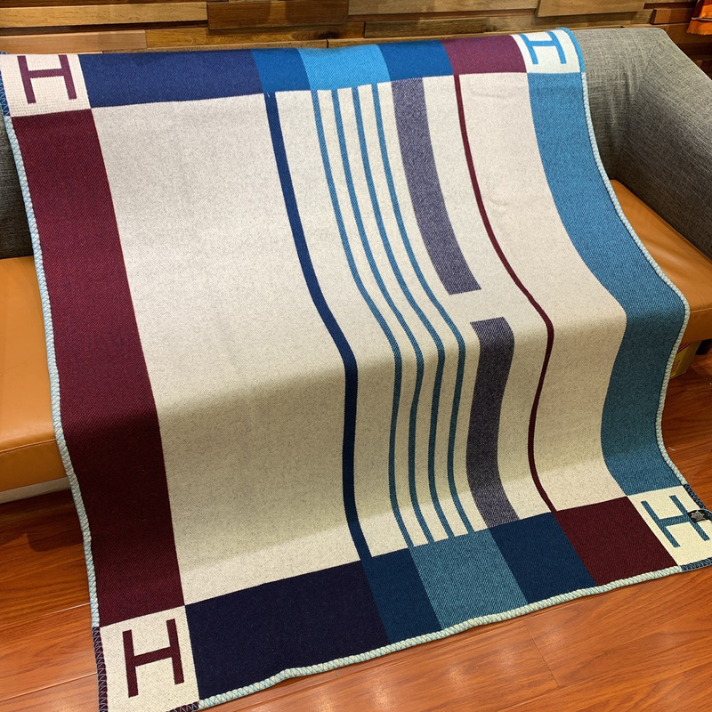 H**mes avalon vibration throw blanket pourpre