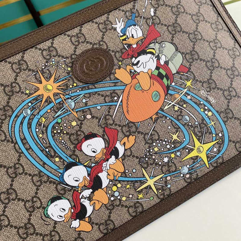 G*u*i x disney donald duck zip holder