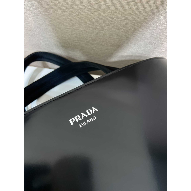 Pra*a brushed leather tote bag with water bottle black