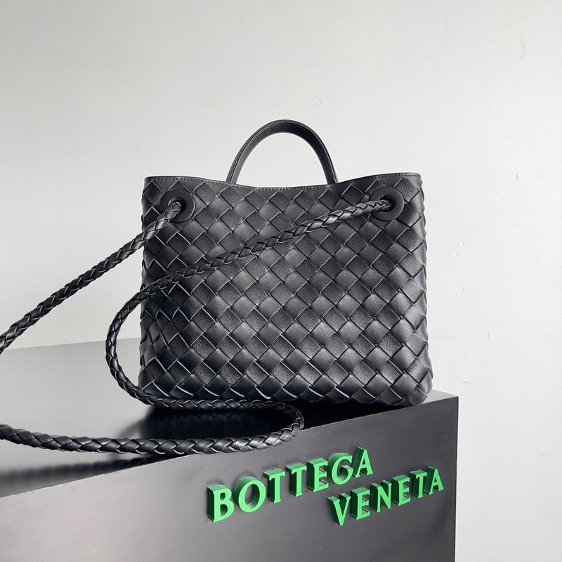 Bo*te*ga ve*ne*ta small andiamo black bag