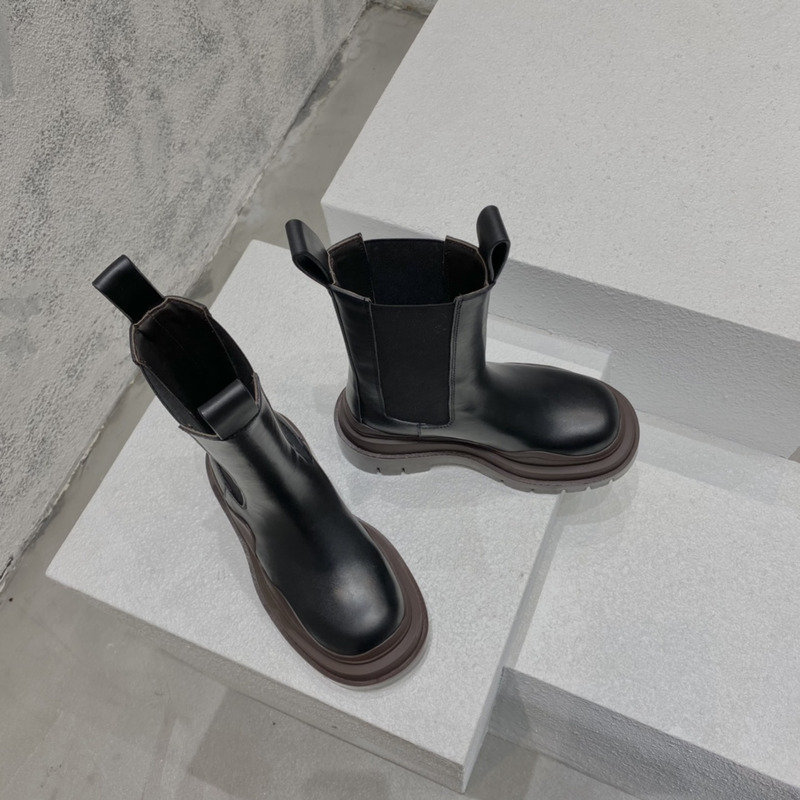 Bo*te*ga ve*ne*ta tire chelsea boot black / ebony