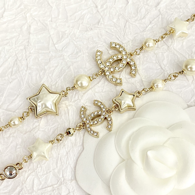 Ch*el metal resin pearl star cc necklace gold