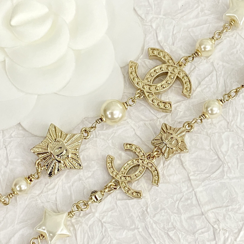 Ch*el metal resin pearl star cc necklace gold