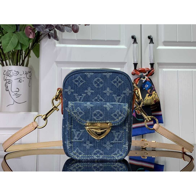 l**is V*t*n fairfax pochette denim blue