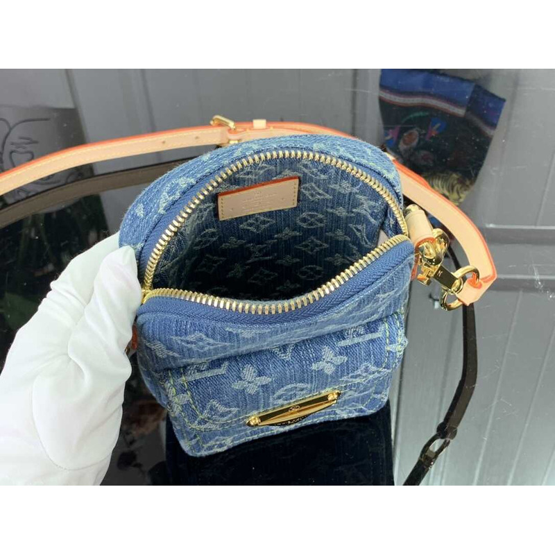 l**is V*t*n fairfax pochette denim blue