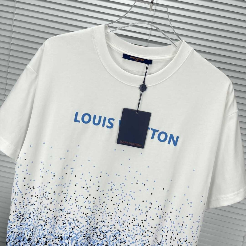 l**is V*t*n t-shirt blue and white