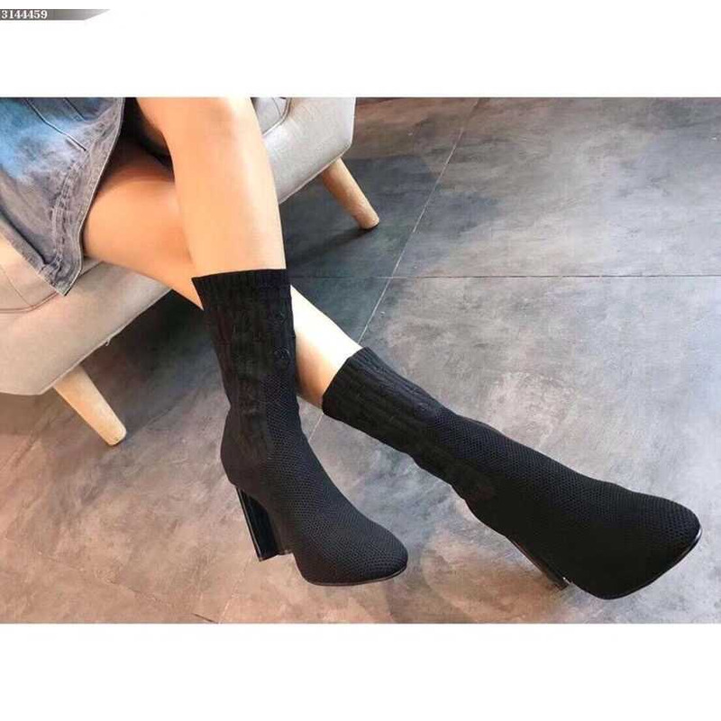 l**is V*t*n silhouette ankle boots black