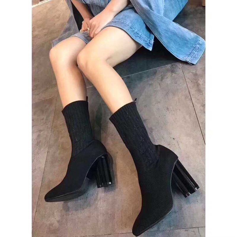 l**is V*t*n silhouette ankle boots black