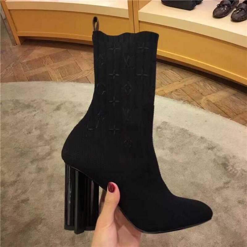 l**is V*t*n silhouette ankle boots black