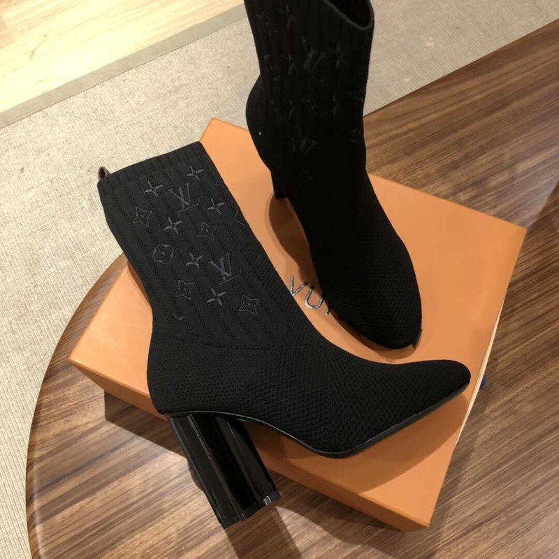 l**is V*t*n silhouette ankle boots black