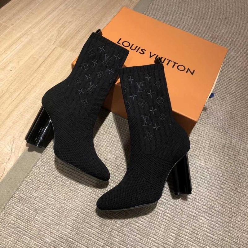 l**is V*t*n silhouette ankle boots black