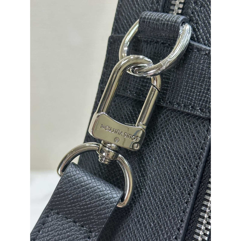 l**is V*t*n porte-documents voyage pm black