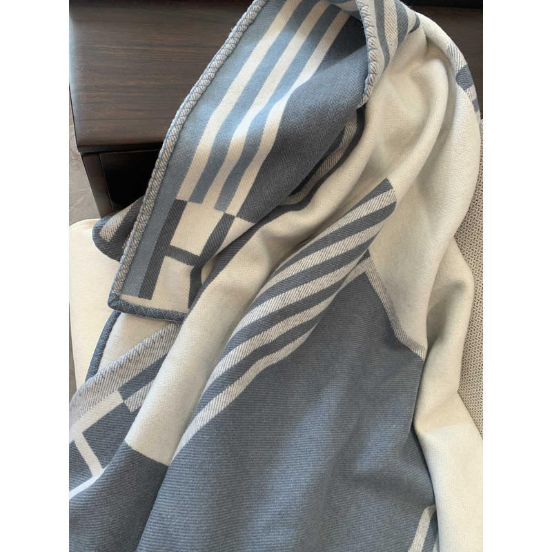 H**mes ithaque blanket grey