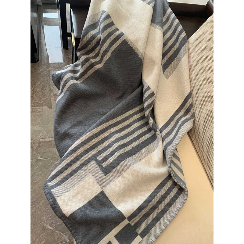 H**mes ithaque blanket grey