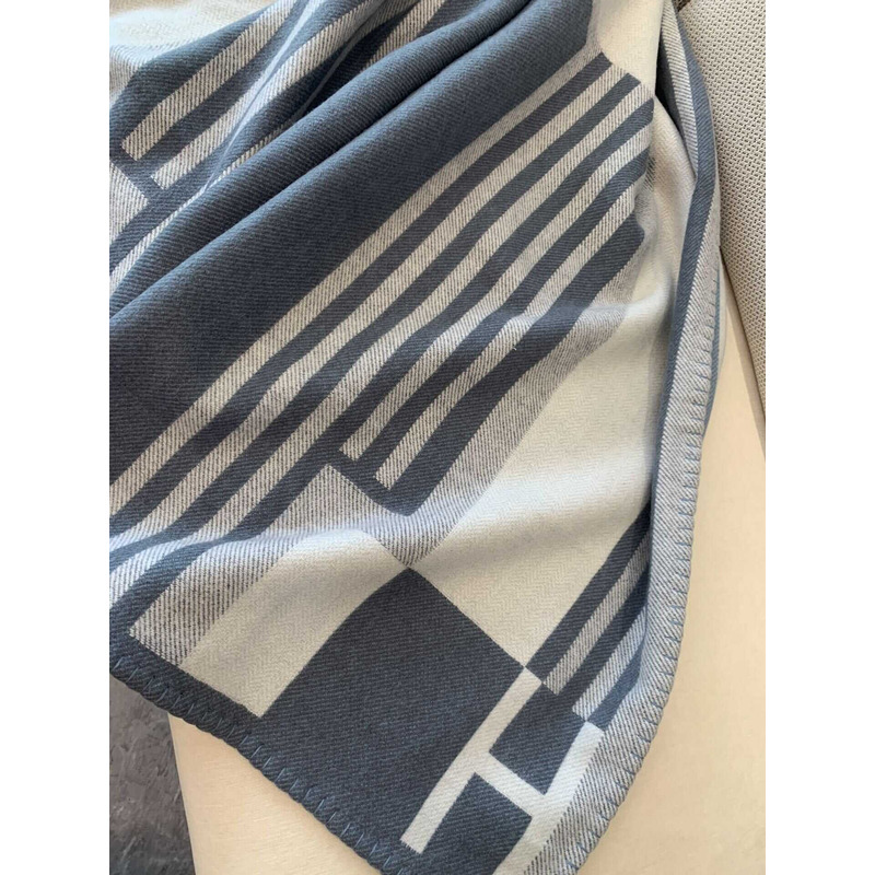 H**mes ithaque blanket grey