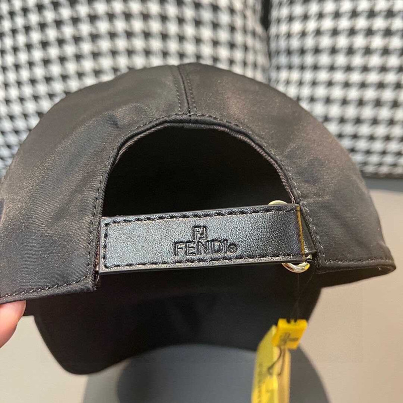 F**di hat eyecap black