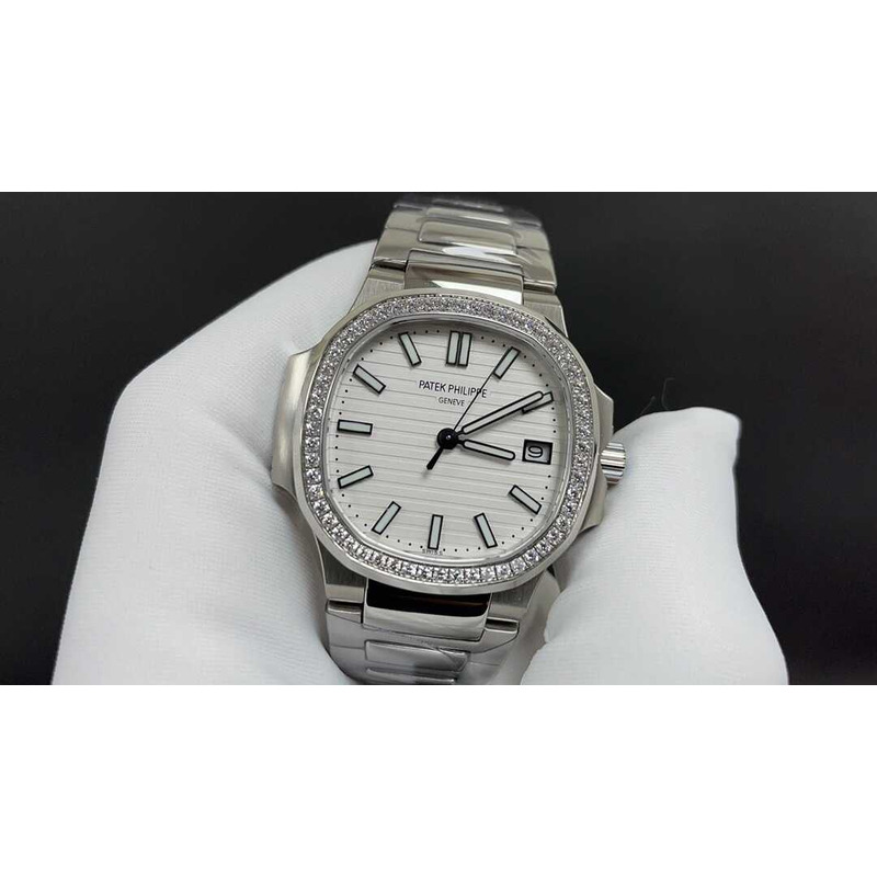 Patek Philippe Nautilus 32mm 7118/1200A-010 Ladies Quartz Bracelet