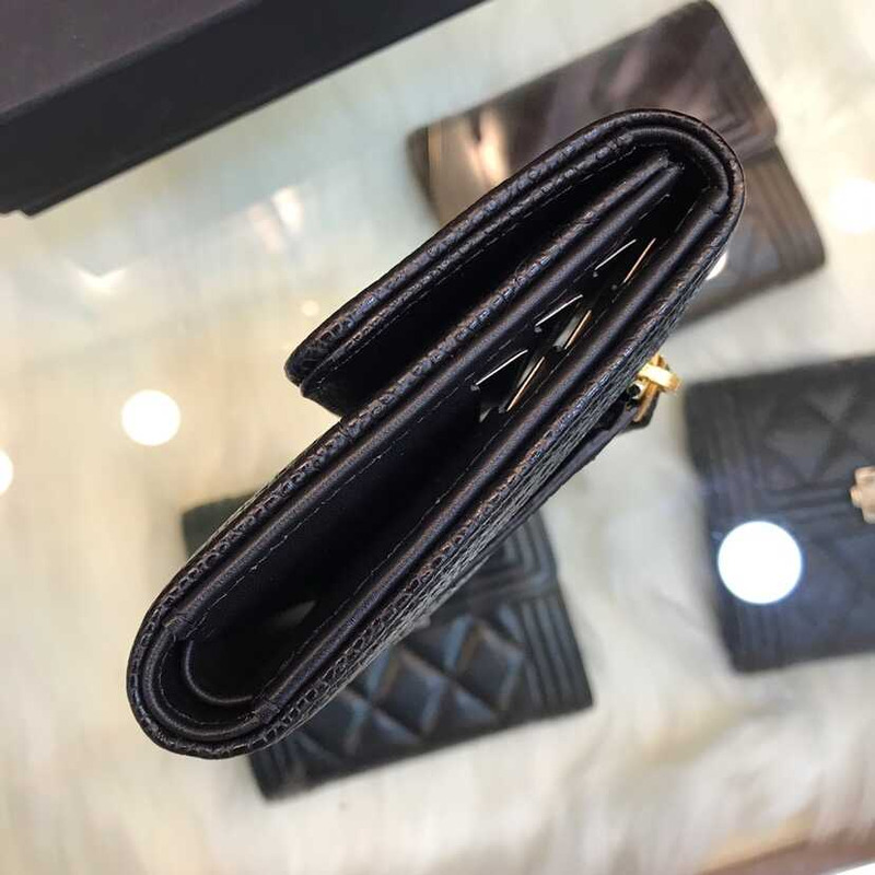 Ch*el boy Ch*el wallet cavair black