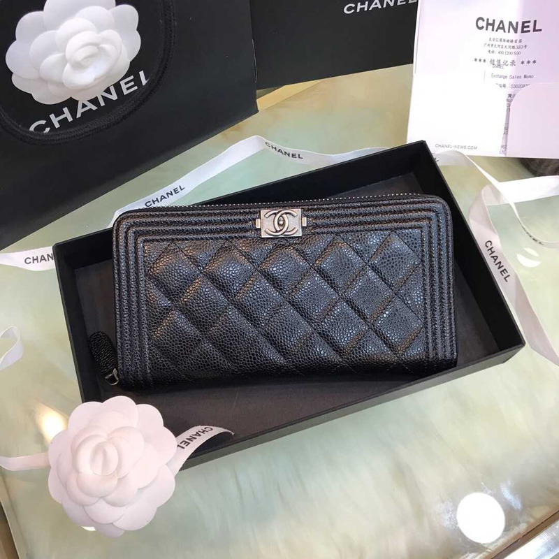 Ch*el boy Ch*el round long wallet caviar black