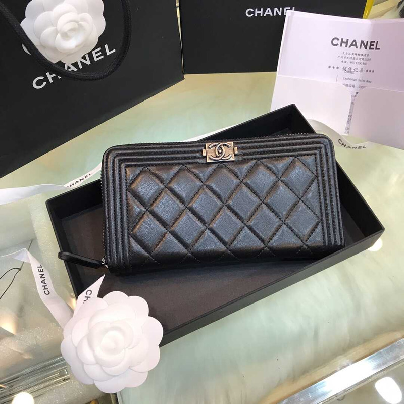 Ch*el boy Ch*el round long wallet lambskin black