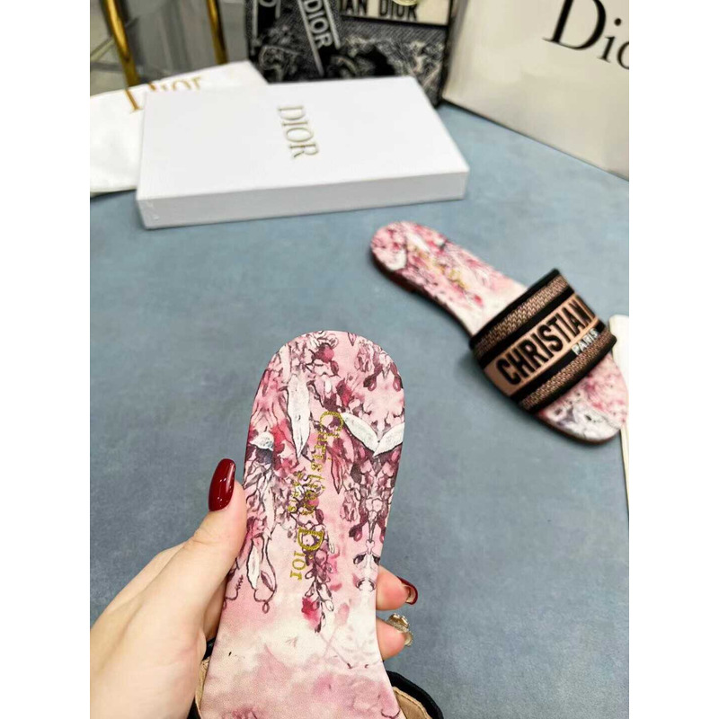 D*or dway pink follow slides