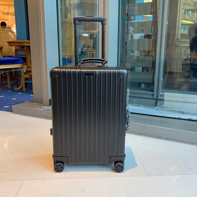 Rimowa Metallic Classic Cabin Luggage Black