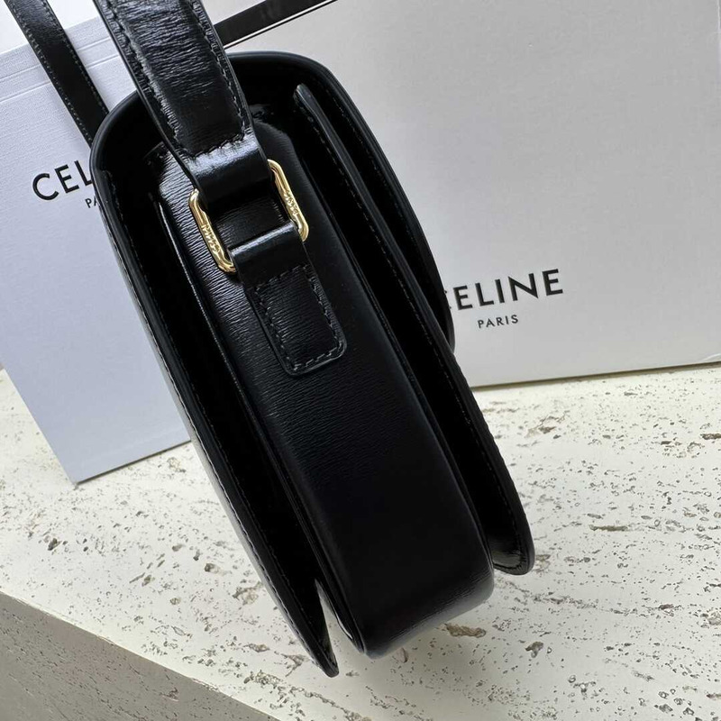 Ce**e classique triomphe bag in shiny calfskin black