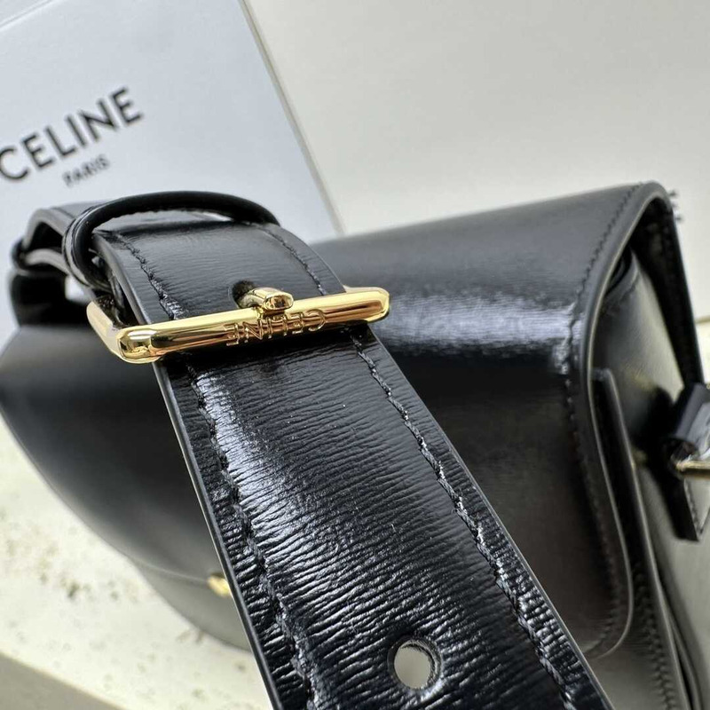 Ce**e classique triomphe bag in shiny calfskin black