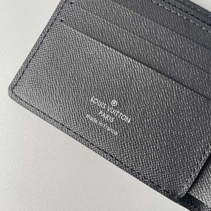 l**is V*t*n multiple wallet in epi leather