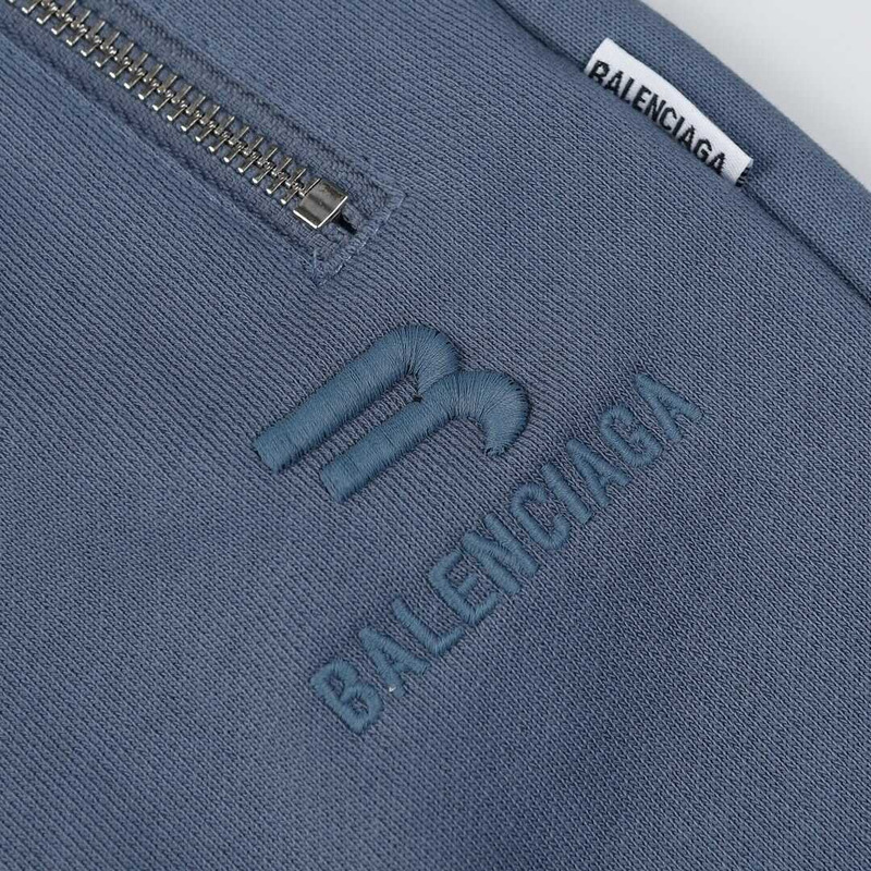 Ba*len*cia*ga logo short with zippy pocket blue