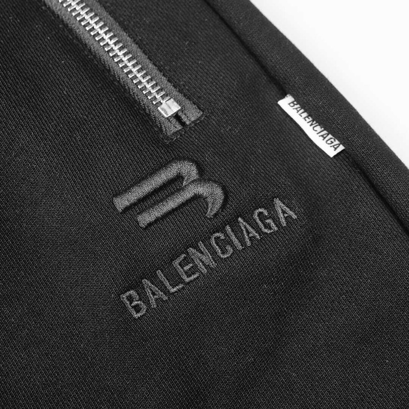 Ba*len*cia*ga logo short with zippy pocket black