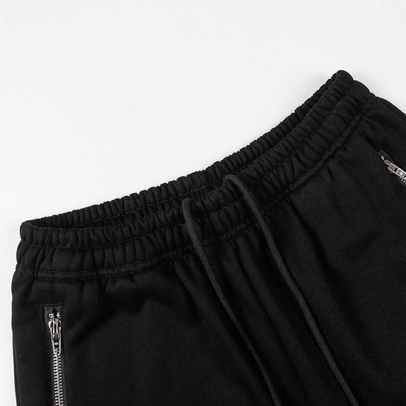 Ba*len*cia*ga logo short with zippy pocket black