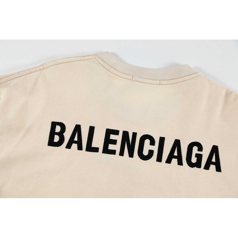 Ba*len*cia*ga back t-shirt medium fit in cream