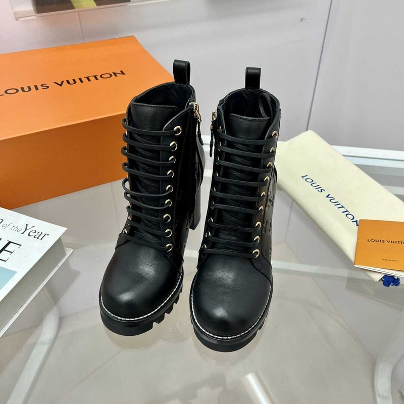 l**is V*t*n calfskin ankle boots black