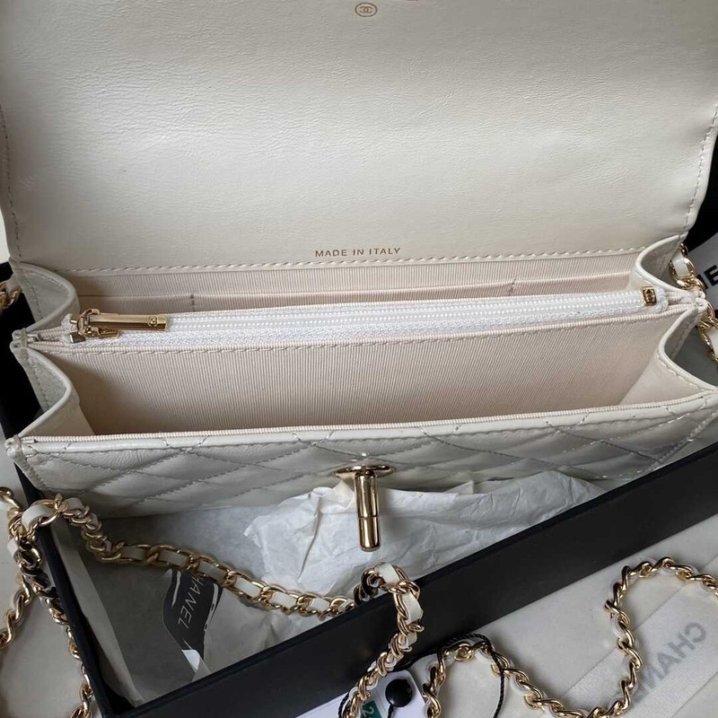 Ch*el clutch with chain white bag