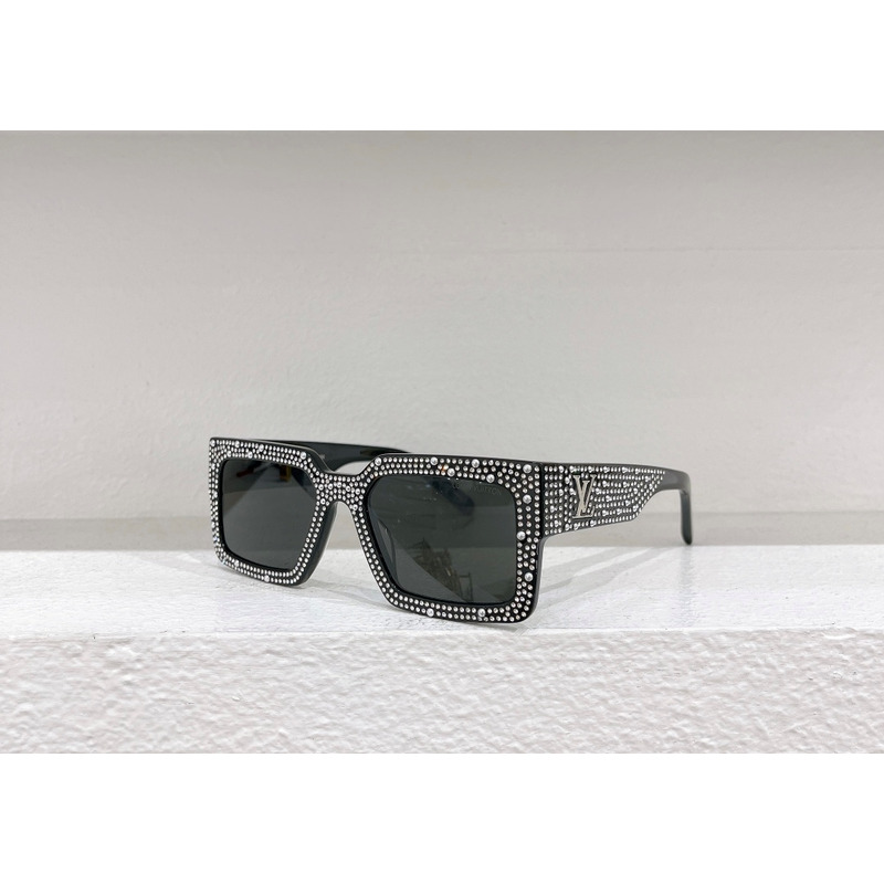 l**is V*t*n clash pearls & strass sunglasses  in black