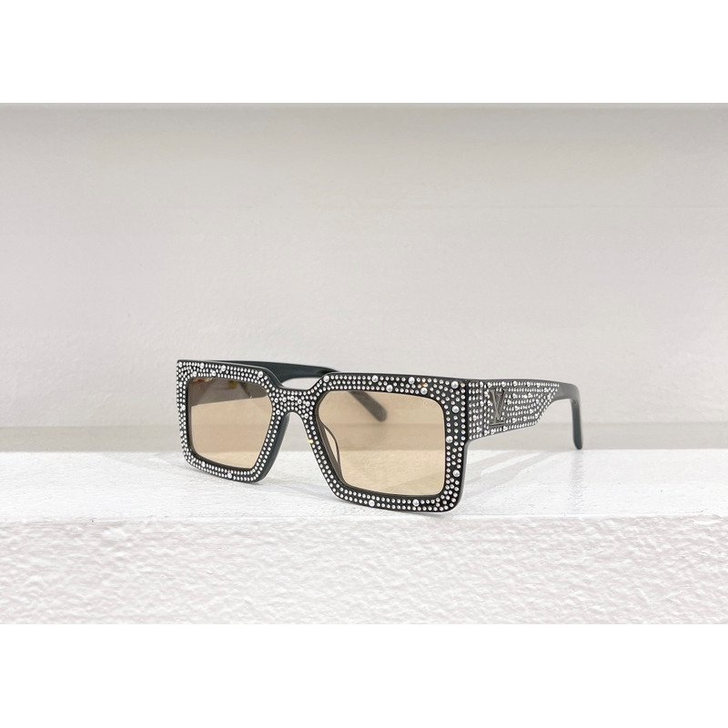 l**is V*t*n clash pearls & strass sunglasses light black