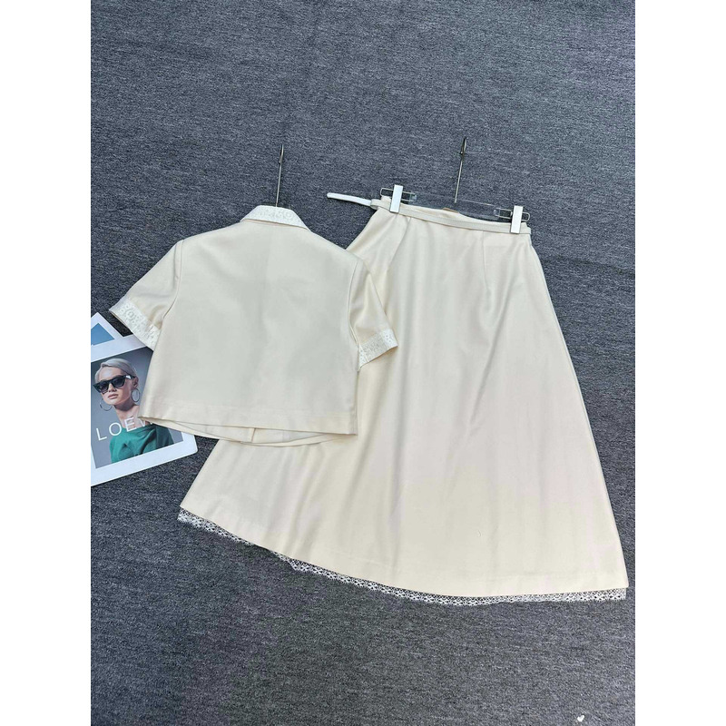 D*or short-sleeve shirt and skirt white