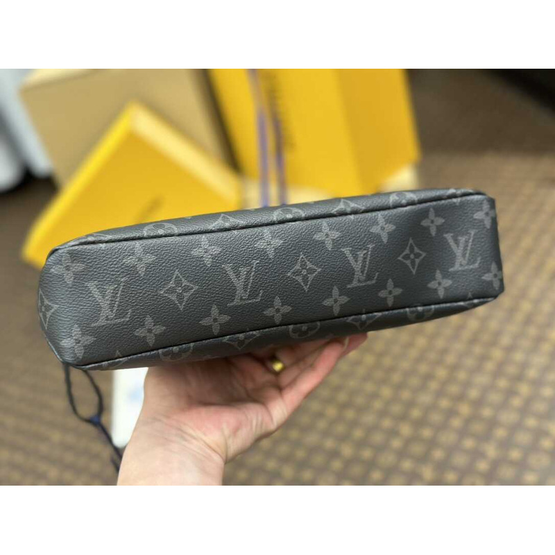 l**is V*t*n voyage souple grey / black monogram bag