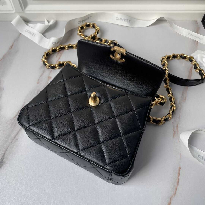 Ch*el shoulder bag in black