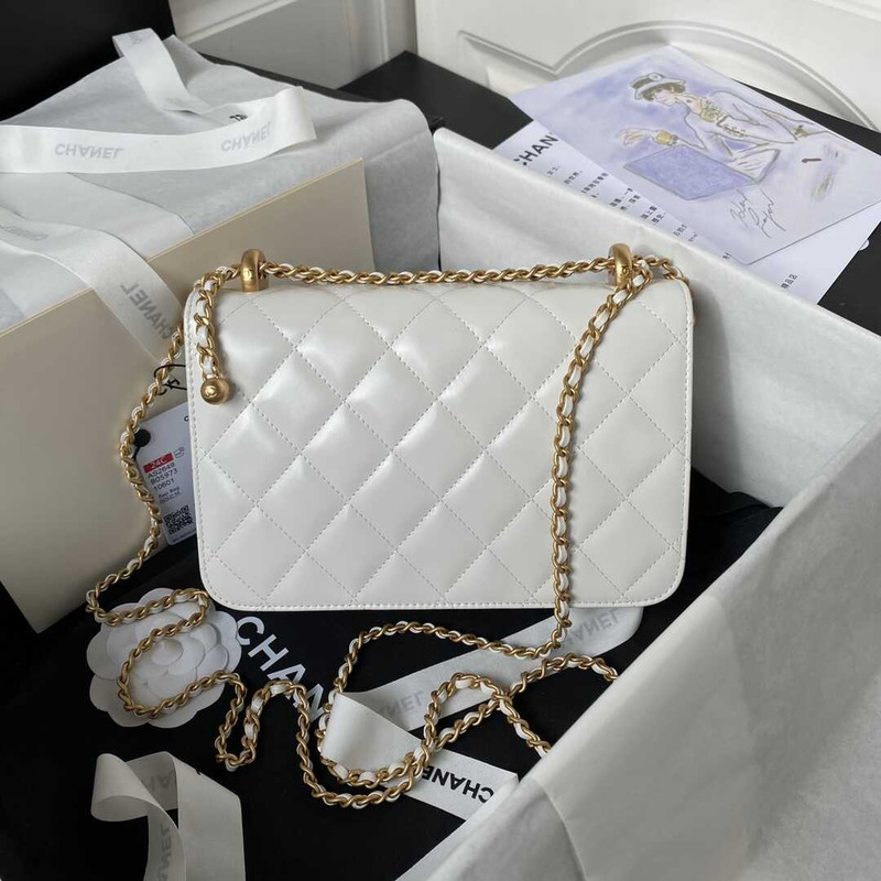 Ch*el classic flap bag in white