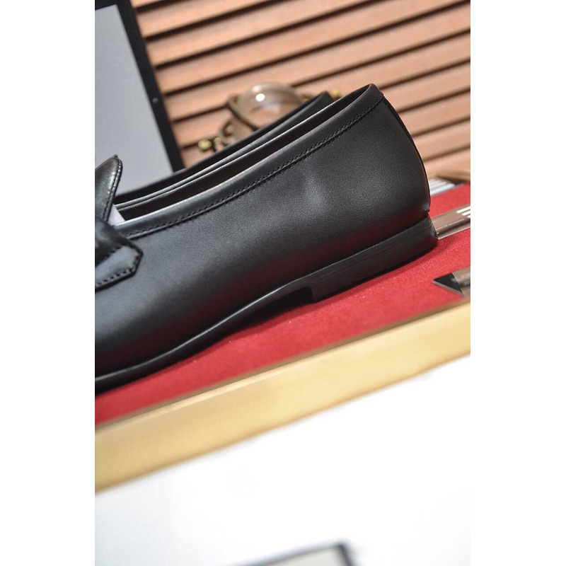 G*u*i jordan leather loafers