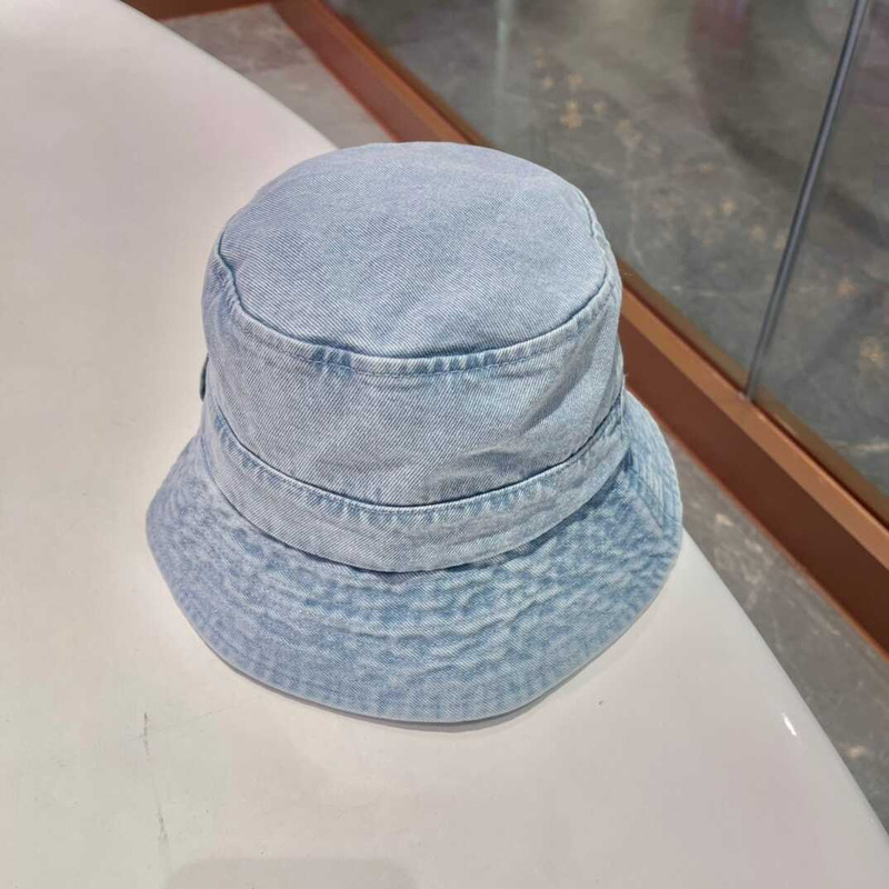 D*or logo bucket hat in blue