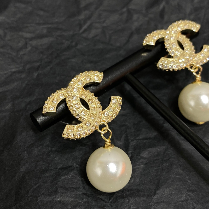 Ch*el earrings with pearl and crystal