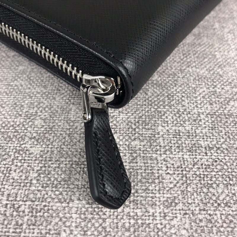 Pra*a long wallet black