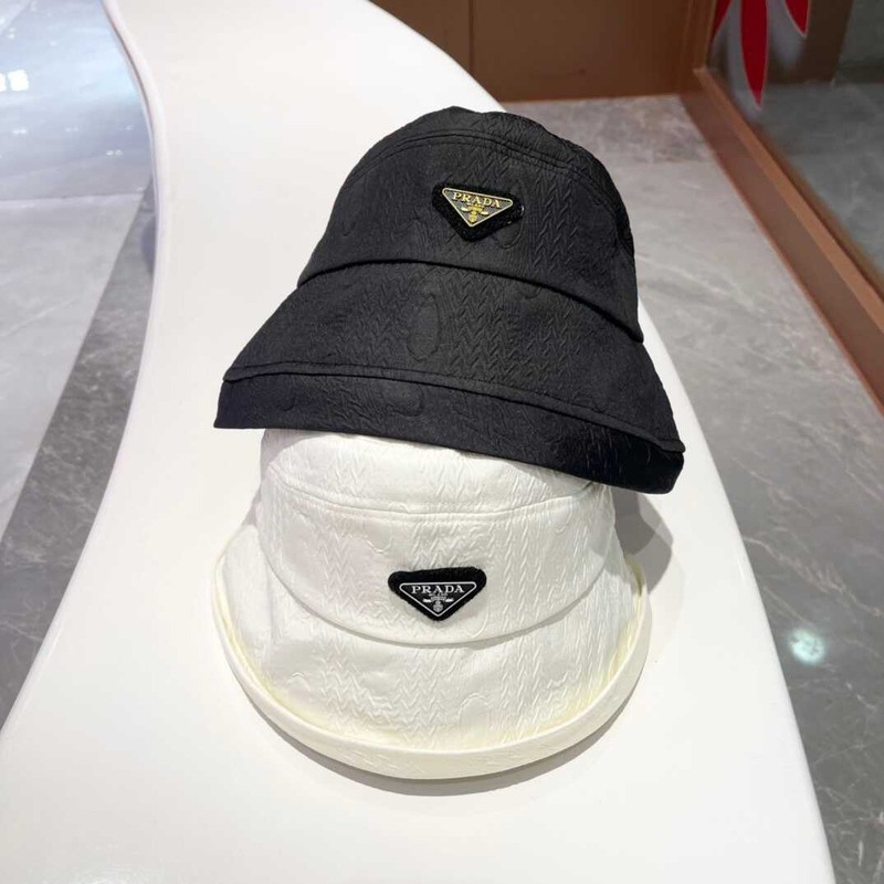 Pra*a bucket hat in black