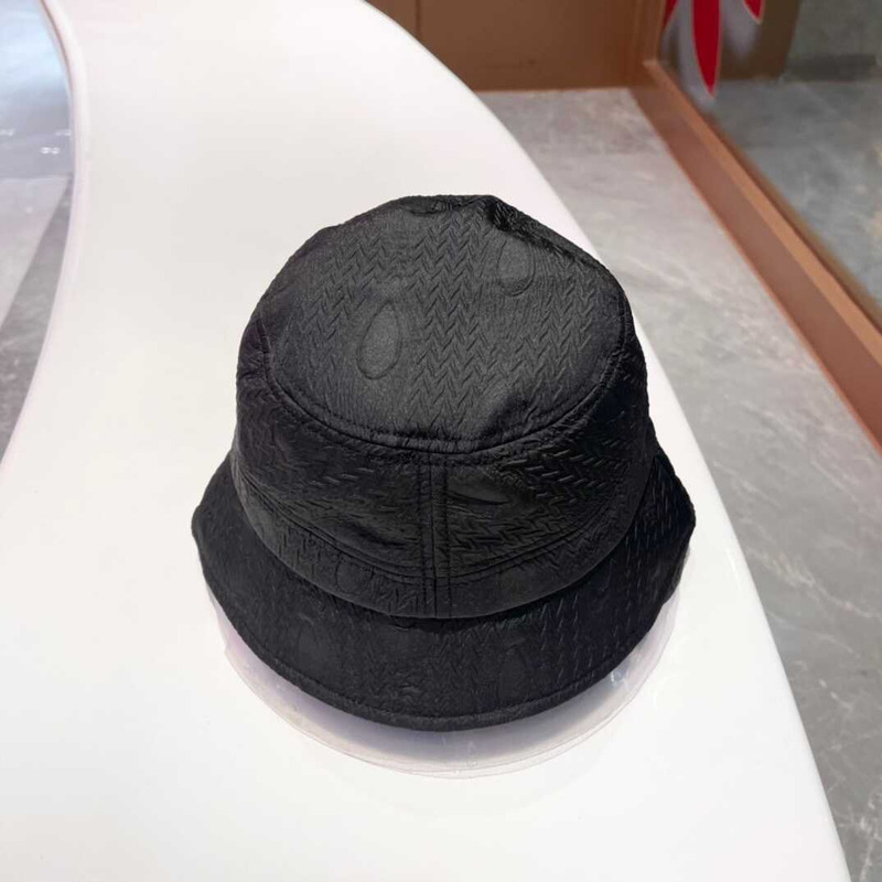 Pra*a bucket hat in black